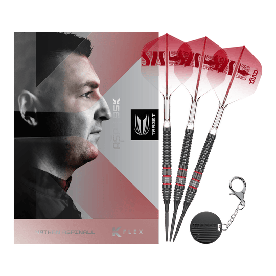 Volle Ansicht der Target Nathan Aspinall 95K Swiss Point Steeldarts. Die Darts sind in ihrer Gesamtheit abgebildet.