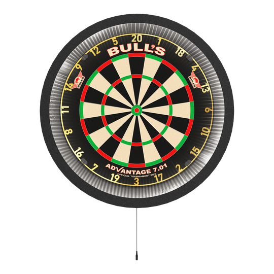 System oświetlenia przestrzennego Bulls NL Lumo 2 Light Das Bild zeigt das Produkt "Bulls NL Lumo 2 Light Surround Beleuchtungssystem" an einem Dartboard. Der runde LED-Lichtring um den Dartboard sorgt für eine gleichmäßige Ausleuchtung beim Spielen.