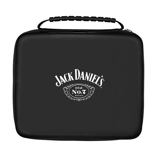 Das Bild zeigt ein schwarzes Dartcase mit dem Jack Daniel's Logo auf der Vorderseite. Der Tragegriff befindet sich oben am Etui.
