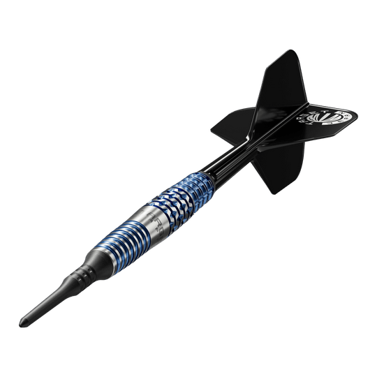Dies ist ein Softdart mit einem schwarzen Flight und einem silber-blauen Barrel. Es handelt sich um das Modell "Target Japan Toru Suzuki Sereno GEN2 Softdarts - 20g".