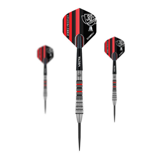 Stalowe lotki Winmau Dennis Priestley Diamond 3-Zero Das Bild zeigt drei Winmau Dennis Priestley Diamond 3-Zero Steeldarts. Die Darts haben schwarze und rote Flights mit silbernen und roten Akzenten am Schaft.