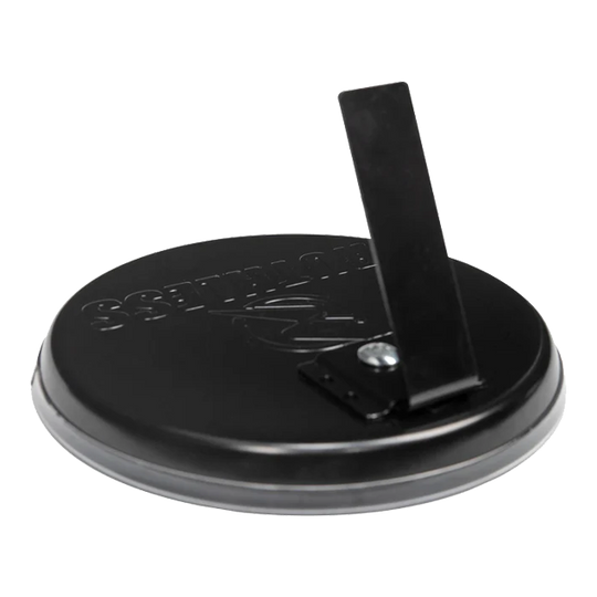 Zestaw do darta Ruthless Mini Desktop Das Bild zeigt die Rückseite eines Produkts namens "Ruthless Mini Desktop Dartboard Set". Es ist eine runde schwarze Basis mit einem klappbaren Ständer.