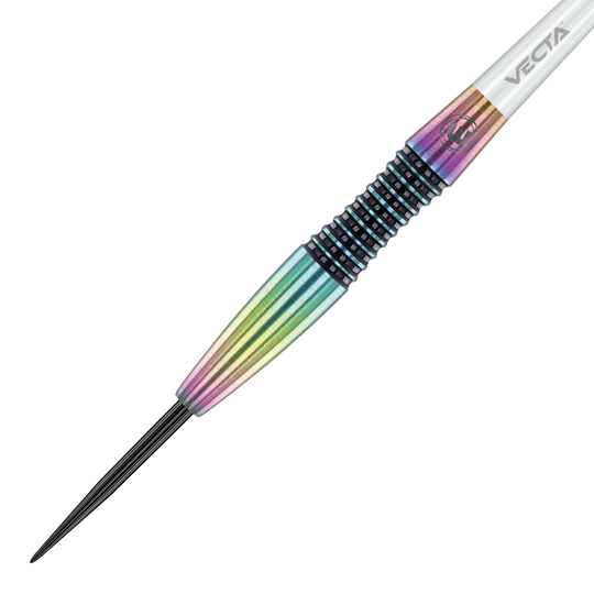 1451_Winmau_Elektra_Steeldarts_2 Das Bild zeigt einen Winmau Elektra Steeldart mit einem farbenfrohen, metallischen Design. Der Dartpfeil hat eine glänzende Oberfläche und eine strukturierte Griffzone.