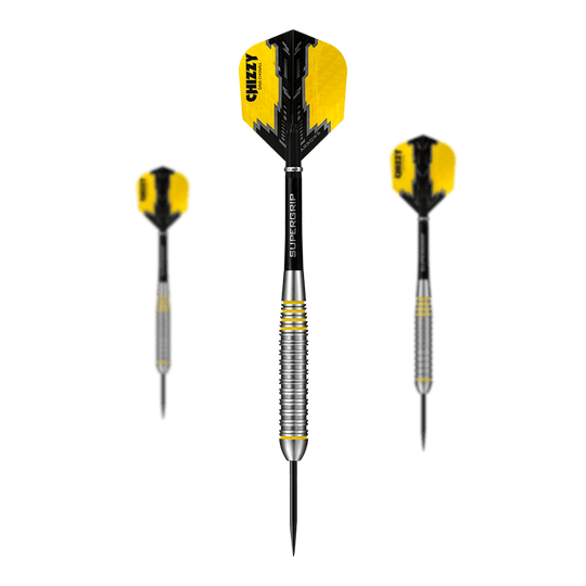 Lotki Harrow's Dave Chisnall Chizzy Brass Steel Darts Das Bild zeigt drei Steeldarts der Marke "Harrows Dave Chisnall Chizzy Brass". Die Pfeile haben gelb-schwarze Flights und silberne Griffe mit gelben Akzenten.