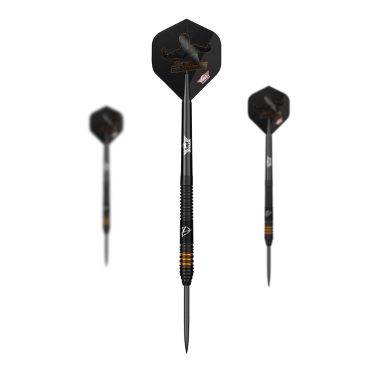 Bulls NL Dirk Van Duijvenbode Edition 2 stalowe rzutki Das Bild zeigt drei Steeldarts der Marke "Bulls NL Dirk Van Duijvenbode Edition 2". Die Darts sind schwarz mit orangen Akzenten und besitzen Flights mit einer schwarzen Silhouette.