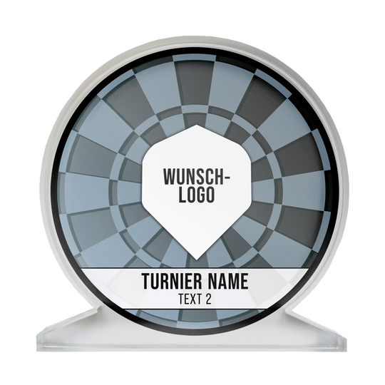 Auf dem Bild ist ein runder Acrylglas-Pokal mit einem schwarz-grauen Dart-Design zu sehen. In der Mitte steht "WUNSCH-LOGO" und darunter "TURNIER NAME" sowie "TEXT 2".