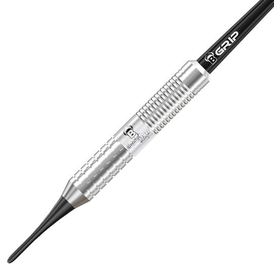 Auf dem Bild ist ein silberner Softdart der Marke Bulls zu sehen. Es handelt sich um das Modell "Krzysztof Ratajski Brass Silver Softdarts" mit einem Gewicht von 18g.