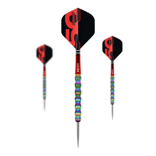 Das Bild zeigt drei Steeldarts aus der "Red Dragon 50 Year Collection Shockwave" mit einem Gewicht von 26g. Die Darts haben schwarze Flights mit rotem Muster und einen silbernen, griffigen Schaft.