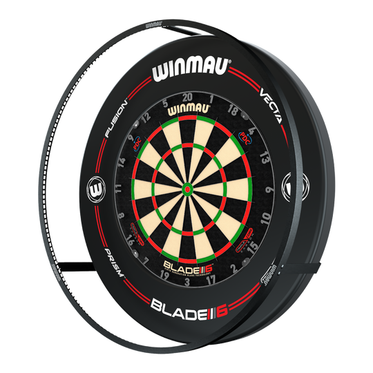 ZESTAW Oświetlenie LED i otoczenie Winmau Plasma Das Bild zeigt das 'Winmau Plasma LED Beleuchtung und Surround Bundle' mit einer Dartscheibe. Um die Scheibe herum befindet sich eine LED-Beleuchtung und ein schwarzer Schutzring.