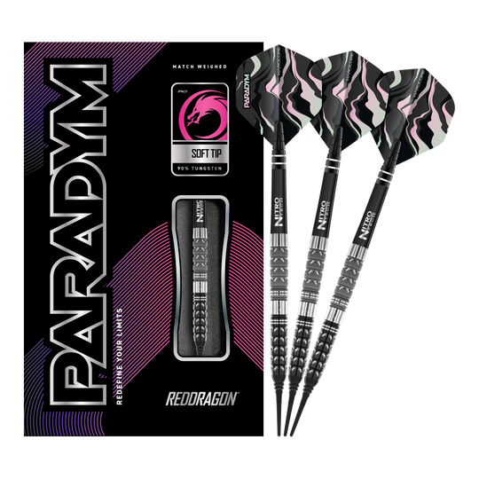 Red Dragon Paradym Tapered Soft Darts - 20g Das Bild zeigt die Red Dragon Paradym Tapered Softdarts mit einem Gewicht von 20g. Rechts sind drei stilvolle Softdarts zu sehen, links befindet sich die dazugehörige Verpackung.