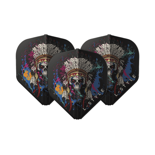 Auf dem Bild sind drei Dartflights mit schwarzem Hintergrund zu sehen. Sie zeigen den Druck eines Totenkopfes mit einem farbenfrohen Indianer-Kopfschmuck und dem Schriftzug "L-Style".