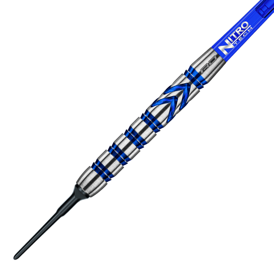 RD1922-Red-Dragon-Gerwyn-Price-Iceman-Softdarts-2 Das Bild zeigt einen Softdart der Marke Red Dragon, Modell "Gerwyn Price Iceman". Der Dart ist silbern mit blauen Akzenten und hat eine schwarze Kunststoffspitze.