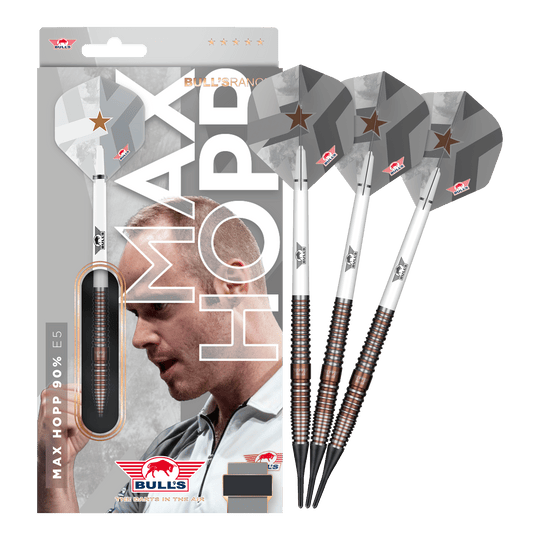 Bulls NL Max Hopp E5 miękkie lotki - 20g Zu sehen ist das Set Bulls NL Max Hopp E5 Softdarts im Gewicht 20g. Die Darts sind ideal für Softdart-Enthusiasten geeignet.