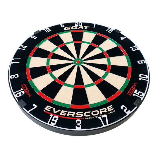 Tarcza do darta GOAT Everscore Steel Das Bild zeigt eine GOAT Everscore Steeldartboard. Die Dartscheibe ist rund und hat farbige Segmente sowie gut sichtbare Zahlen am Rand.