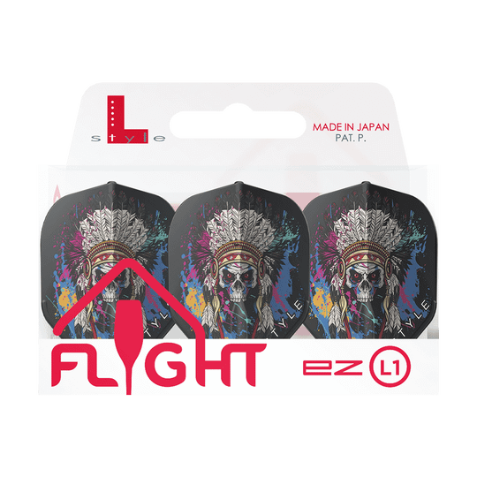 Das Bild zeigt eine Packung mit drei Dart-Flights namens "L-Style Chief Skull V1 Black L1EZ". Die Flights sind schwarz und zeigen ein Totenkopf-Motiv mit einem farbenfrohen Kopfschmuck.