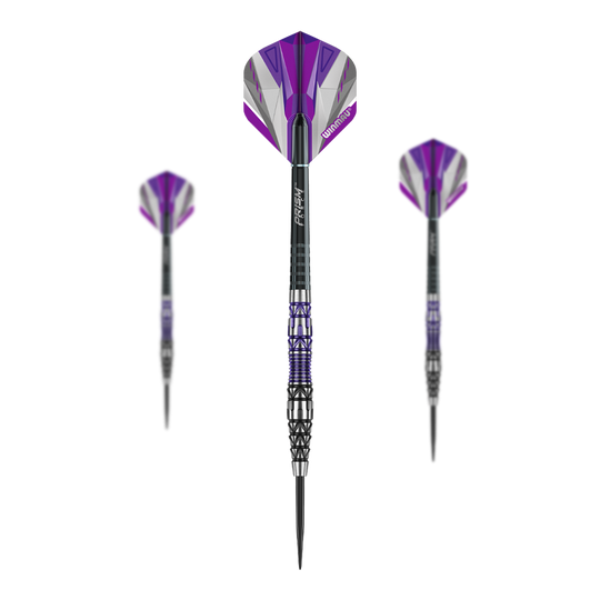 Lotki stalowe Winmau Simon Whitlock Special Edition 2020 Das Bild zeigt drei Steeldarts des Produkts "Winmau Simon Whitlock Special Edition 2020". Die Pfeile sind schwarz, silber und lila gefärbt und haben auffällige Muster am Schaft.