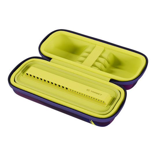 Etui na lotki Target Boa Luke Littler urodzony, by wygrać mistrzostwo świata Zu sehen ist die Target Boa Dartcase Luke Littler Born To Win World Champion. Dies ist ein Dartcase für Profis und Sammler.