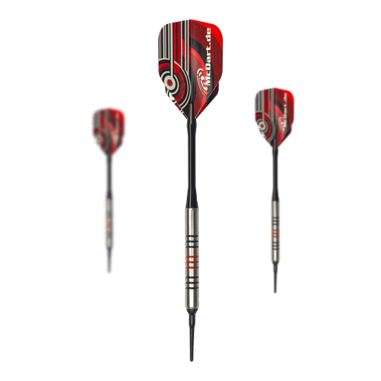 Lotki McDart 85 Tungsten V11 Soft Darts - 17,5 g Das Bild zeigt drei Softdarts des Modells "McDart 85er Tungsten V11" mit einem Gewicht von 17,5 g. Die Darts haben einen silbernen Barrel mit roten Ringen und rote Flights mit grafischem Muster.