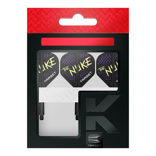 Target K-Flex Luke Littler Black No2 Standard Flight System Auf dem Bild ist eine Verpackung mit drei Dartflights zu sehen. Die Flights sind schwarz mit lila Punkten und der gelben Aufschrift "THE NUKE" sowie dem weißen Wort "TARGET".