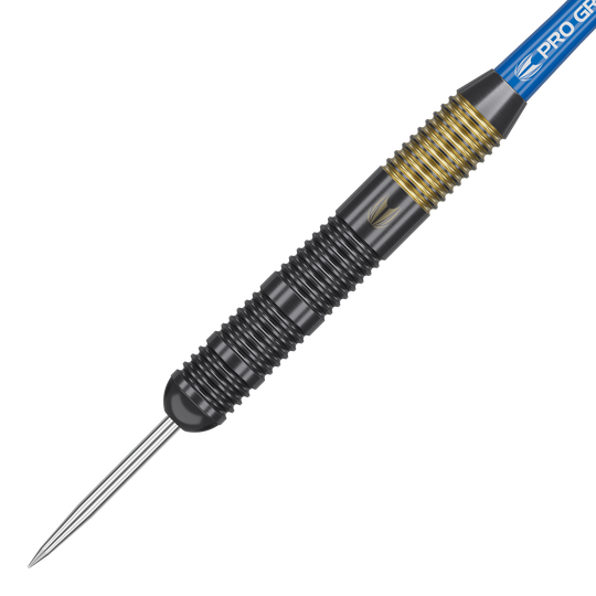 Lotki Target Josh Rock Brass Steel Darts - 22g Das Bild zeigt den Target Josh Rock Brass Steeldart mit einem Gewicht von 22g. Der Dart hat ein schwarzes Griffstück mit goldenen Rillen und einer silbernen Spitze.