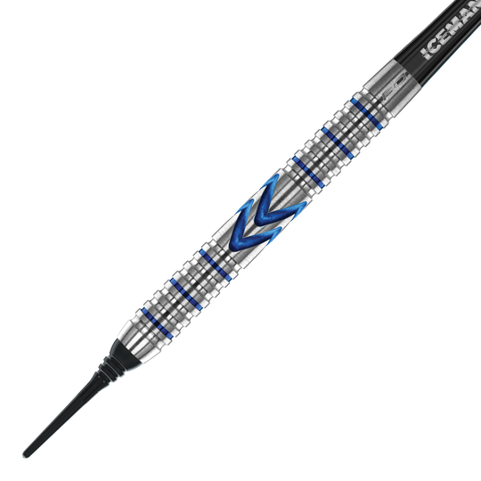 Czerwone lotki do gry Red Dragon Gerwyn Price Iceman Midnight Edition Soft Darts – 20 g Dies ist ein Softdart der Marke Red Dragon, Modell Gerwyn Price Iceman Midnight Edition mit 20 Gramm Gewicht. Der Dart hat ein silbernes Griffstück mit blauen Akzenten und einem markanten Zickzack-Muster.