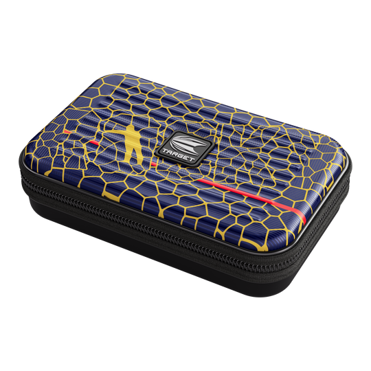 Das Bild zeigt das Produkt "Target Takoma Josh Rock XL Dartcase". Das Dartcase hat ein blaues Design mit gelben Linien und einem roten Streifen sowie ein zentrales "Target"-Logo.