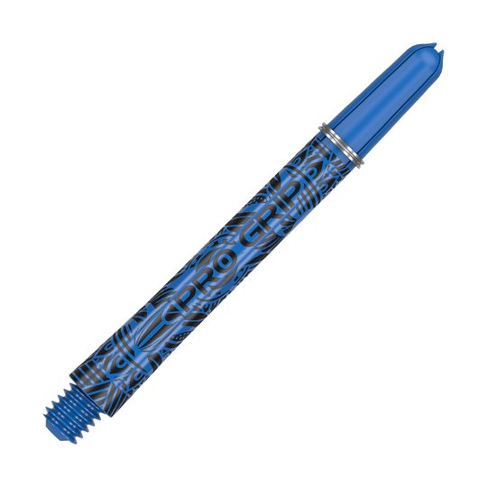 Auf dem Bild ist ein blauer Dartshaft mit der Aufschrift "PRO GRIP" zu sehen. Das Design ist mit schwarzen Mustern verziert und das Material sieht aus Kunststoff aus.