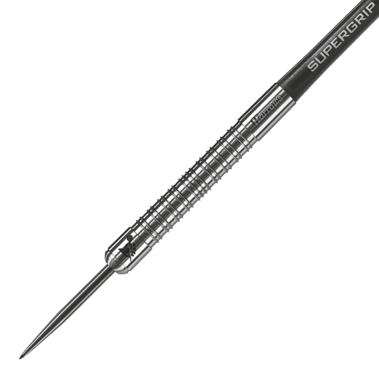HA11650-Harrows-Supergrip-90-Tungsten-Steeldarts-2 Das Bild zeigt einen Harrows Supergrip 90% Tungsten Steeldart. Der Dartpfeil hat ein silbernes, geriffeltes Metallgehäuse und einen schwarzen Schaft mit der Aufschrift "SUPERGRIP".