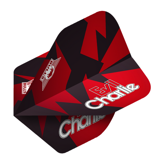 Das Bild zeigt die Bulls Powerflite Sedlacek Black Red No2 Standard Flights. Die Flights sind in den Farben Schwarz und Rot gestaltet und tragen die Aufschrift "Evil Charlie".