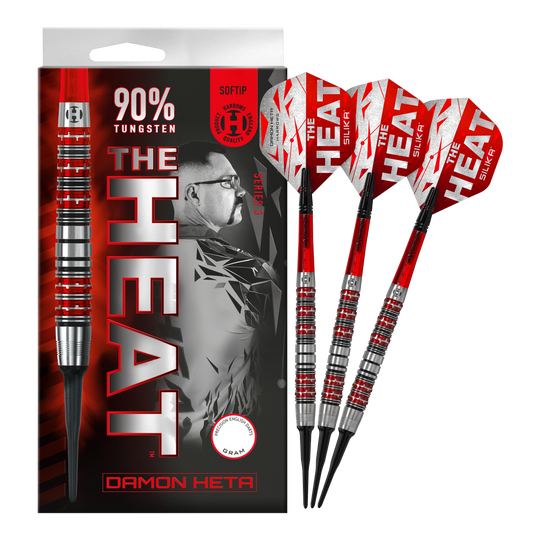 Harrow's Damon Heta Series 3 miękkie lotki Das Bild zeigt eine Packung Harrows Damon Heta Series 3 Softdarts mit drei Darts daneben. Die Darts sind silber und rot, und auf der Verpackung steht "THE HEAT" sowie "90% Tungsten".