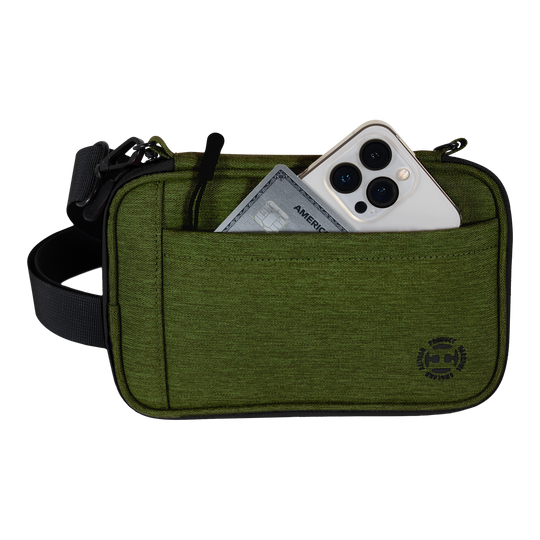 Etui na lotki Harrows Smart Case XL Das Bild zeigt eine XL-Darttasche in rechteckigem Design. Die Tasche ist leicht geöffnet und das Innenleben erkennbar.