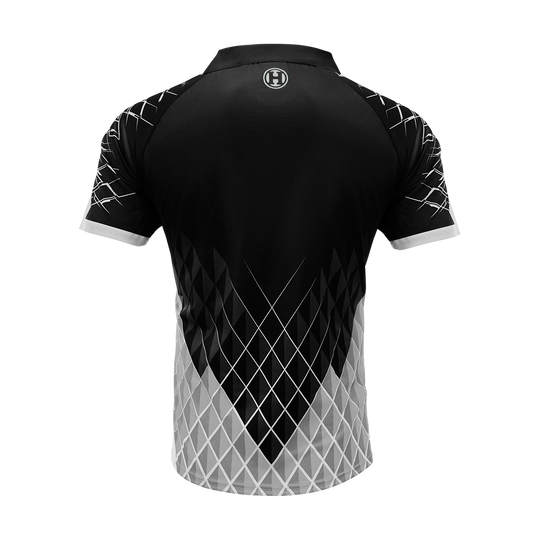 HRS-26432_Harrows_Paragon_Dartshirt_Weiss_2 Dies ist das Harrows Paragon Dartshirt in Weiß. Das Shirt hat ein modernes, geometrisches Muster in Schwarz und Grau auf der Rückseite.