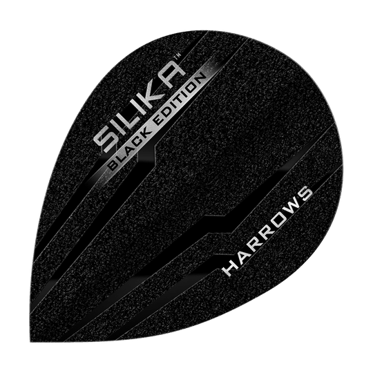 Harrow's Silica Black-Edition Pear Flights Dieses Bild zeigt das Produkt "Harrows Silika Black-Edition Pear Flights". Die Flights sind schwarz mit silbernen Akzenten und dem Text "SILIKA BLACK EDITION" sowie "HARROWS" darauf.