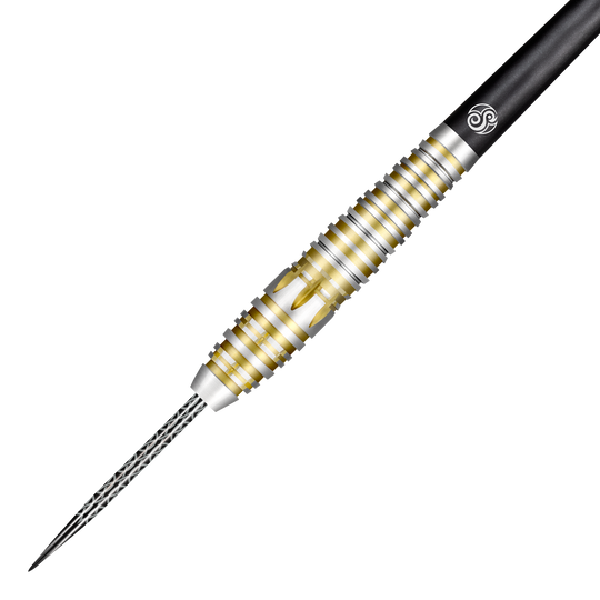 Shot Celta Balora Steeldarts Das Bild zeigt einen Shot Celt Balor Steeldart mit silbernen und goldenen Rillen am Griff. Die Spitze ist aus Metall und der Schaft ist schwarz.