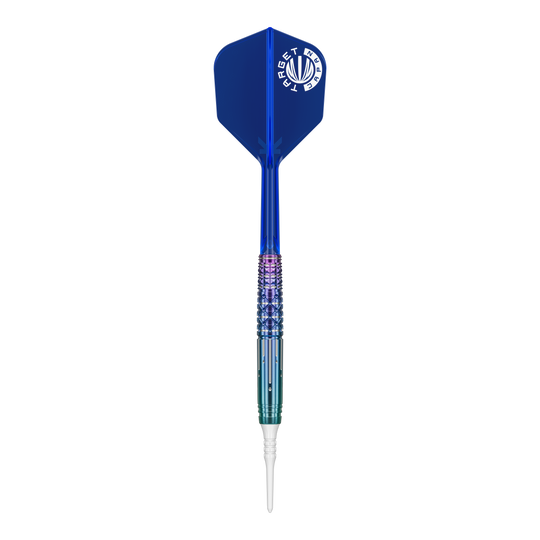 Dies ist ein Softdart aus der Serie "Target Japan Cathy Leung Charis GEN4" mit einem Gewicht von 21g. Der Dart hat ein auffälliges blaues Flight und einen fein strukturierten Barrel.