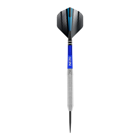 Oryginalne stalowe lotki Red Dragon Razor Edge Das Bild zeigt einen Red Dragon Razor Edge Original Steeldart mit einem Gewicht von 24g. Der Dart hat einen silbernen, geriffelten Schaft, einen blauen Mittelteil und schwarze Flights mit weißen Punkten und einem blauen Streifen.