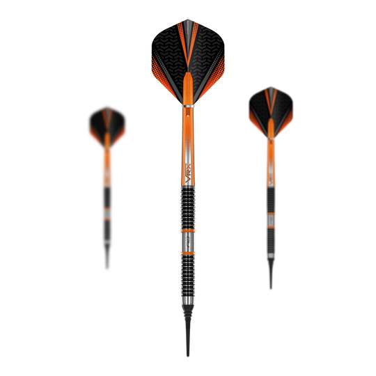 Red Dragon Amberjack 18 miękkich lotek - 20g Das Bild zeigt drei Softdarts des Modells „Red Dragon Amberjack 18 Softdarts - 20g“. Die Darts sind überwiegend orange und schwarz mit silbernen Rillen am Griff.