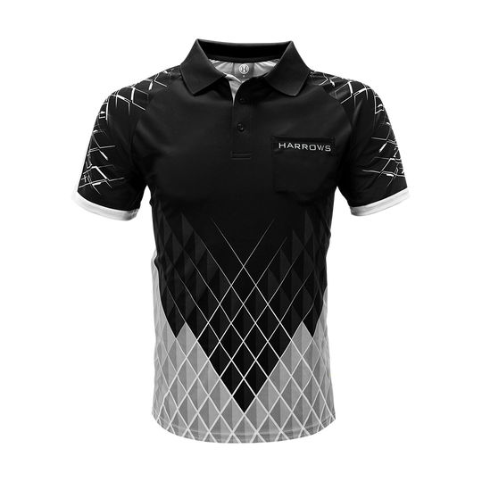 HRS-26432_Harrows_Paragon_Dartshirt_Weiss_1 Das Bild zeigt ein Harrows Paragon Dartshirt in Weiß mit modernen, grafischen Mustern in Schwarz und Grau. Auf der linken Brust befindet sich eine Tasche mit dem Harrows-Logo.