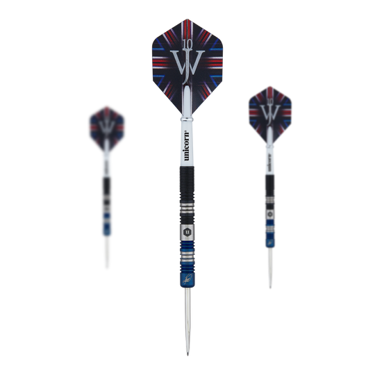 Unicorn The Machine James Wade Dwukolorowe stalowe lotki Das Bild zeigt drei Steeldarts des Modells "Unicorn The Machine James Wade Two-Tone". Die Darts haben schwarze und blaue Details und tragen das Logo sowie den Namen des Herstellers auf dem Schaft.