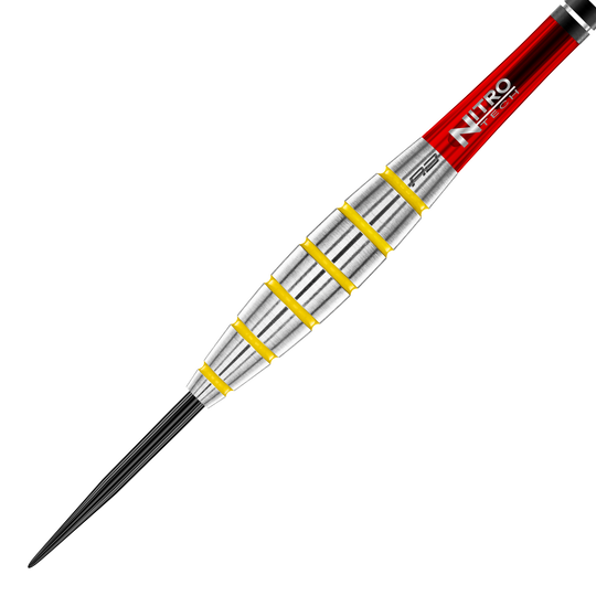 Der "Red Dragon 50 Year Collection Chunky Stumpy 3 Steeldarts - 24g" ist ein Dart mit silbernem, gerilltem Griff und gelben Ringen. Er hat einen roten Schaft mit der Aufschrift "Nitro Tech".