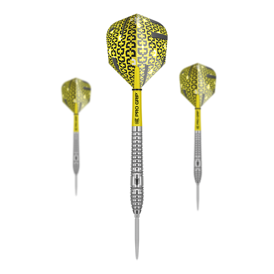 Target Bolide 03 Swiss Point stalowe rzutki Das Bild zeigt drei Target Bolide 03 Swiss Point Steeldarts mit gelb-schwarzen Flights und silbernen Barrels. Die Darts haben einen "Pro Grip"-Schaft und eine metallene Spitze.