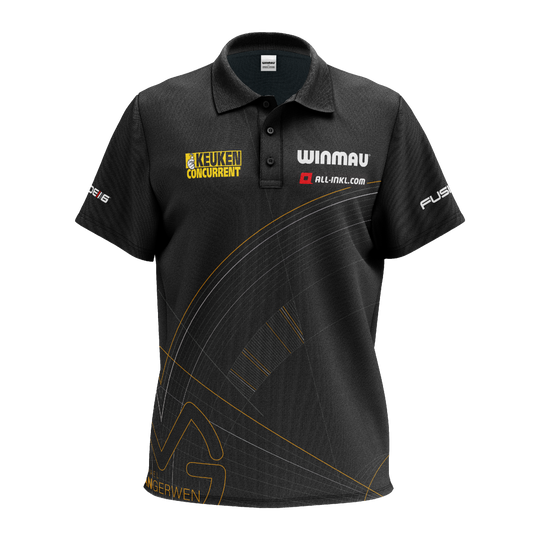 Koszulka polo dart Winmau z limitowanej edycji Das Bild zeigt ein schwarzes Polo-Dartshirt mit verschiedenen Logos und Sponsorenaufdrucken. Das Shirt ist das "Winmau Limited Edition Tour Polo Dartshirt".