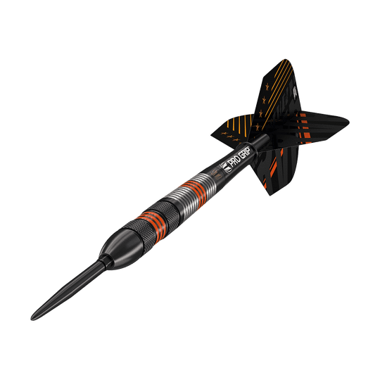 Dies ist ein schwarzer Steeldart mit roten und silbernen Ringen am Griff. Die Flight ist schwarz mit orangefarbenen Streifen und kleinen Sternen.