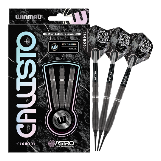 Das Bild zeigt die Winmau Callisto 02 Softdarts mit einem Gewicht von 20 Gramm. Die Verpackung enthält drei Darts mit schwarzen Schäften und auffälligen Flights.