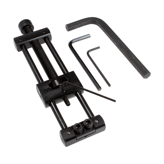 Designa Dart Repointer Black Pro Edition - Zmieniacz końcówek Dieses Bild zeigt den Designa Dart Repointer Black Pro Edition - Spitzenwechsler. Es handelt sich um ein Werkzeug zum Austausch von Dartspitzen in schwarzem Design.