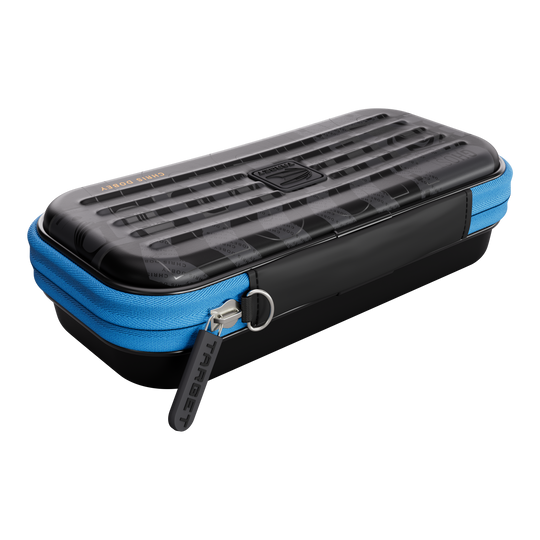 Das Bild stellt das Takoma Ghost Series Chris Dobey Dartcase dar. Die Tasche schützt und transportiert Dartzubehör sicher.