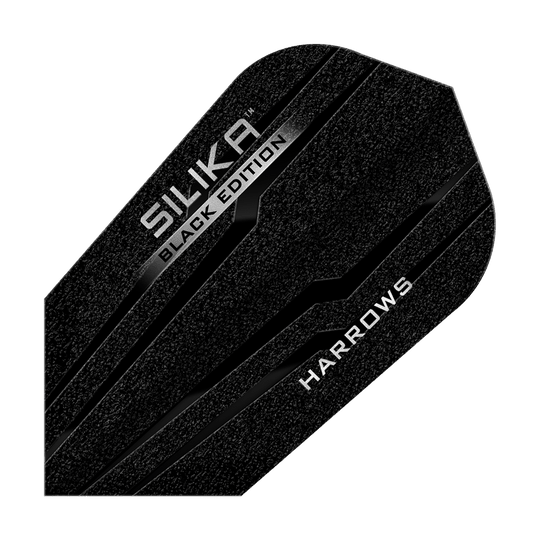 Harrows Silika Black Edition Slim Flights Das Bild zeigt das Produkt "Harrows Silika Black-Edition Slim Flights". Die Dart-Flights sind schwarz mit silbernen Schriftzügen und einem modernen Design.