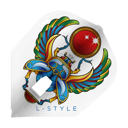 Loty Anastasia Dobromyslova V3 White L3KAMI w stylu L Das Bild zeigt ein Dart-Flight mit einem bunten Skarabäus-Design, der eine rote Kugel hält. Unten steht der Text "L-STYLE" auf weißem Hintergrund.