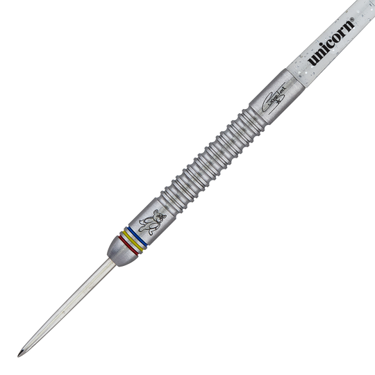 Das Bild zeigt einen Unicorn Contender Ted Evetts Phase 2 Steeldart mit einem Gewicht von 23 Gramm. Der Dart hat eine silberne Oberfläche mit Rillen und Gravuren sowie bunten Ringen am Barrel.