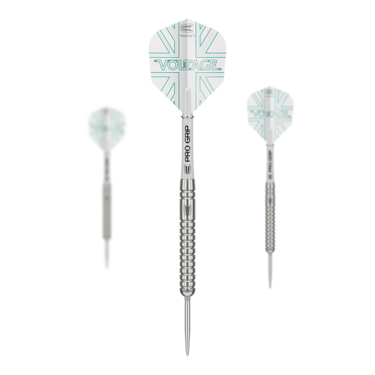 Lotki stalowe Target Rob Cross Voltage Swiss Point Das Bild zeigt drei Steeldarts der Marke "Target Rob Cross Voltage Swiss Point". Die Darts haben silberne Spitzen und Schäfte sowie weiße Flights mit türkisen Linien und der Aufschrift "VOLTAGE".